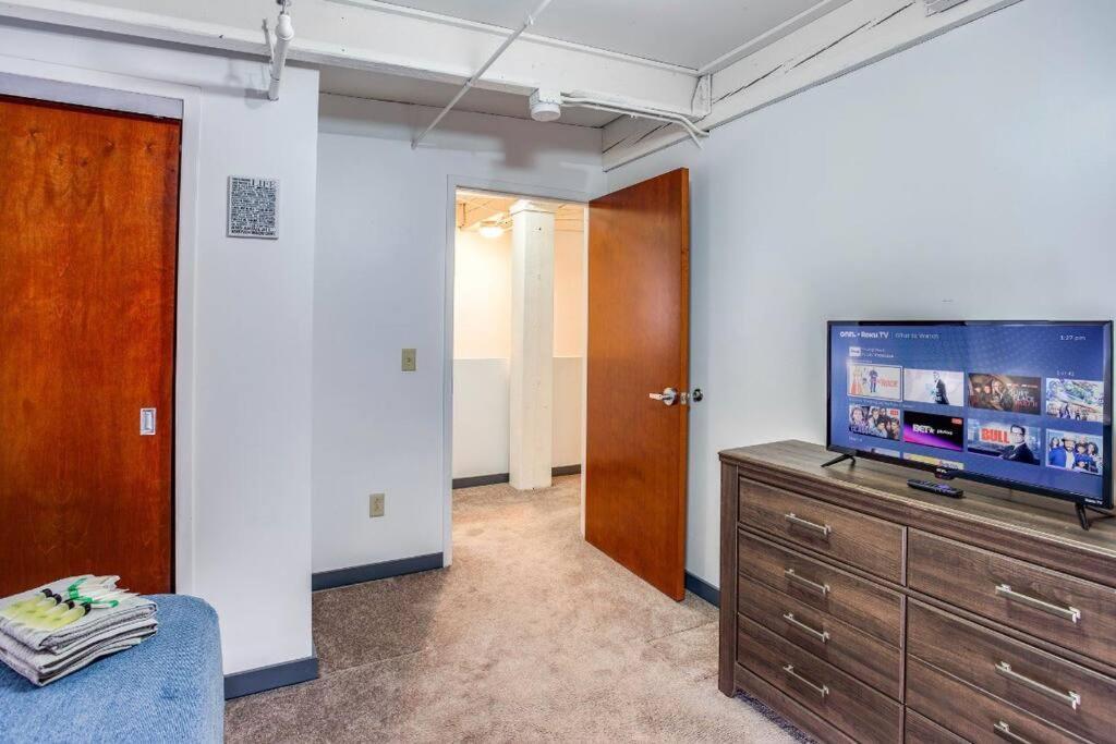 Villa Centric Modern Loft W/ King Beds & Smart Gametable Rochester Exterior foto